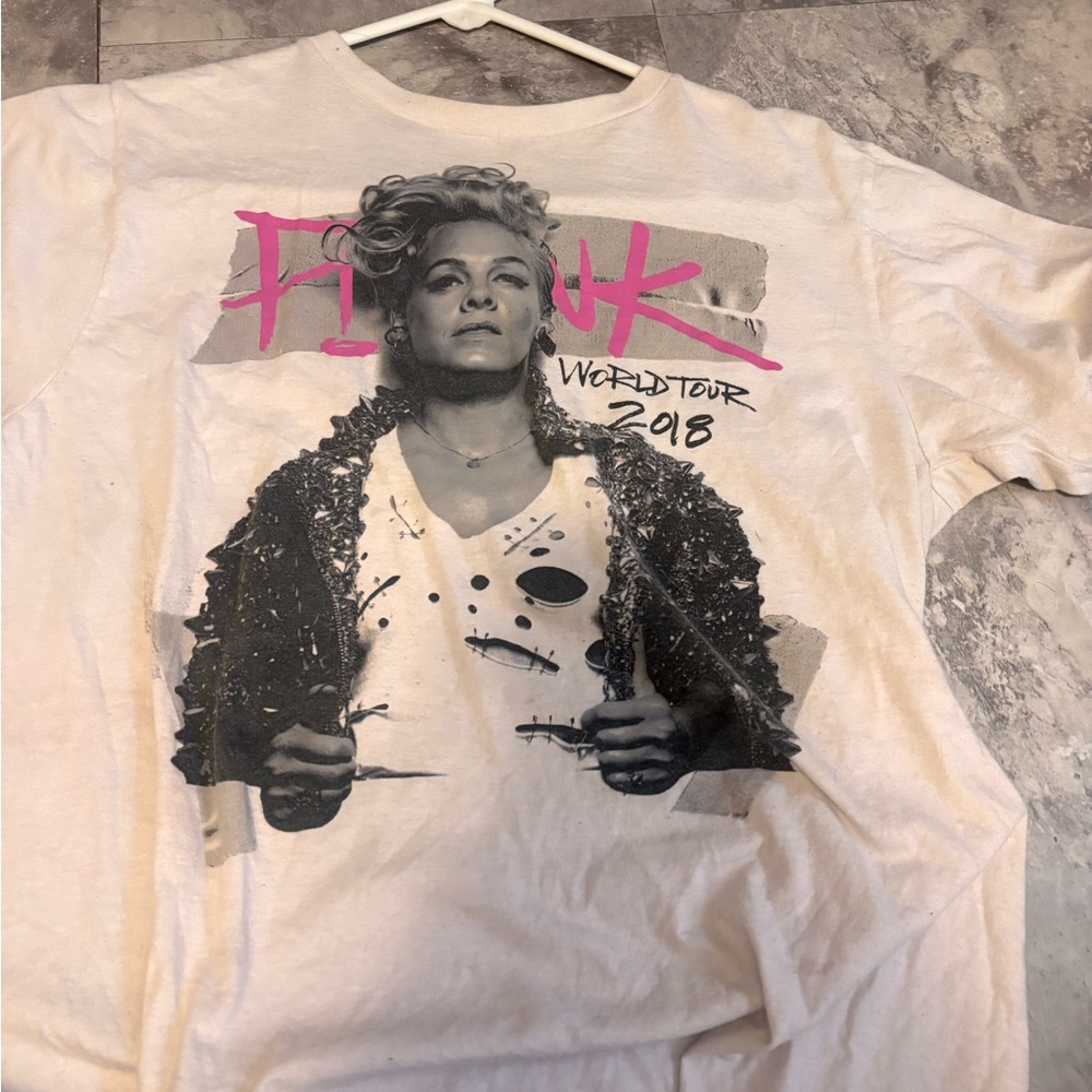 PINK Victoria's Secret White Graphic Tee